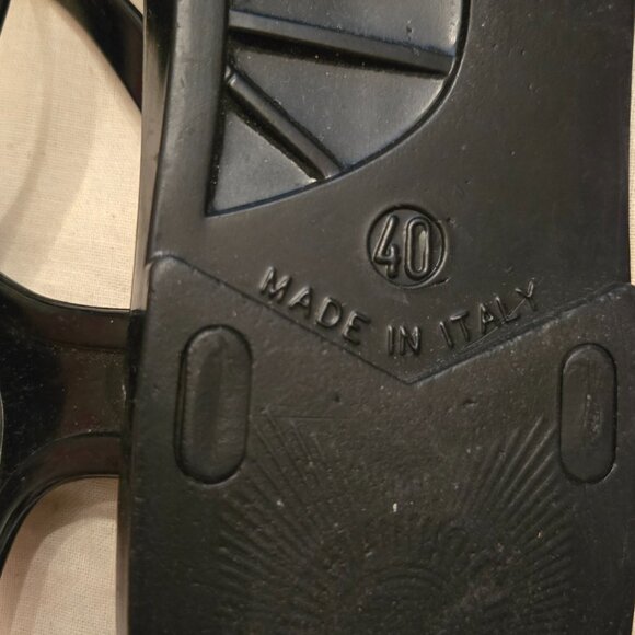 Chanel Black Rubber Quilted Sandals with Pearl CC Logo Thong - Picture 9 of 9